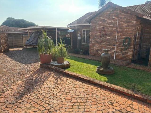 2 Bedroom Townhouse in Eldoraigne