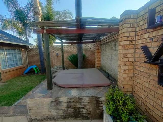 2 Bedroom Townhouse in Eldoraigne