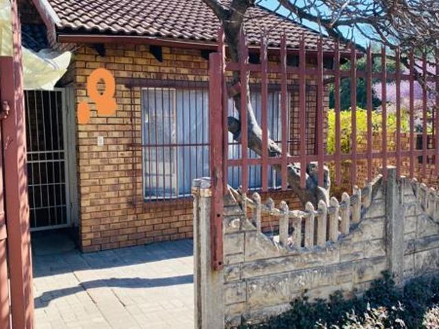 2 Bedroom Townhouse in Emalahleni Witbank Ext 10