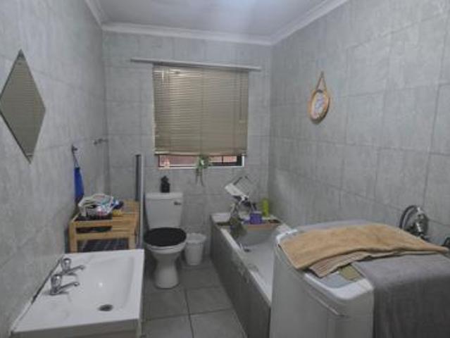 2 Bedroom Townhouse in Geelhoutpark