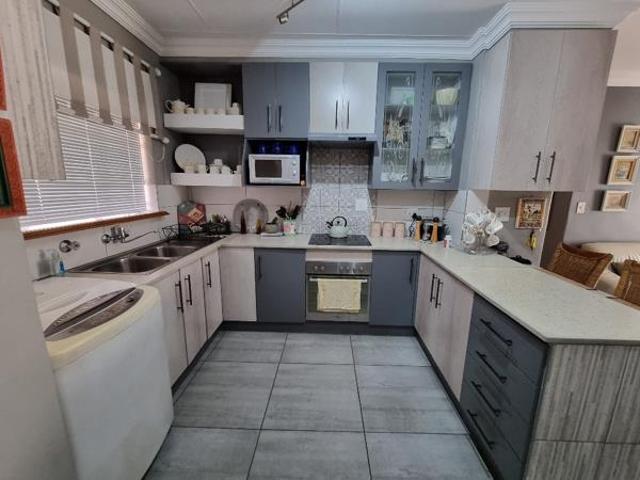 2 Bedroom Townhouse in Glenvista