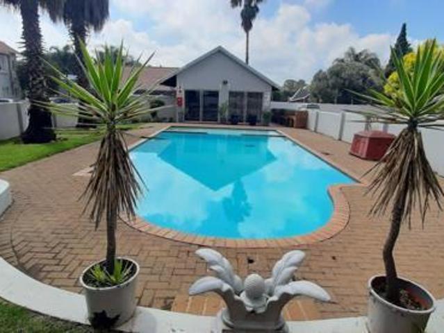 2 Bedroom Townhouse in Glen Marais