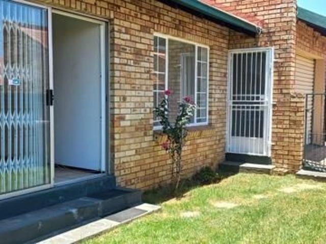 2 Bedroom Townhouse in Glen Marais