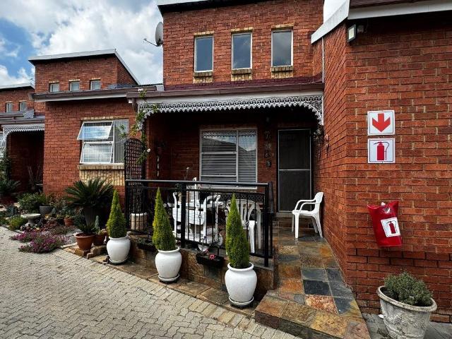 2 Bedroom Townhouse in Glen Marais