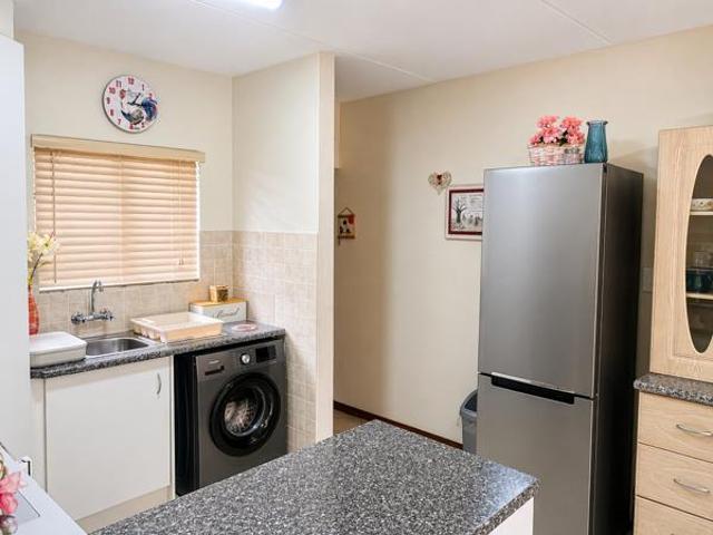 2 Bedroom Townhouse in Glen Marais
