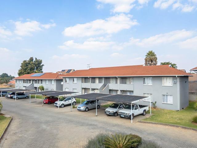 2 Bedroom Townhouse in Glen Marais