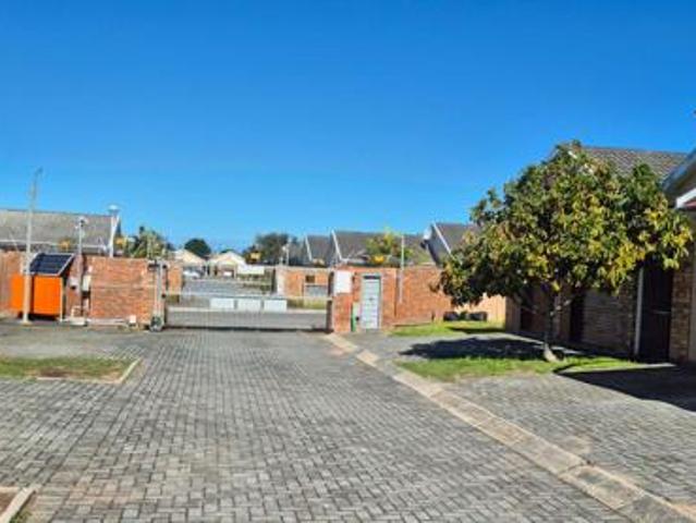 2 Bedroom Townhouse in Gonubie