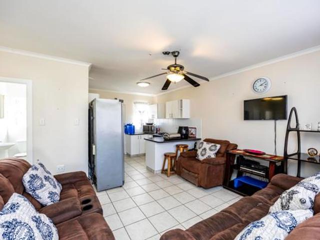 2 Bedroom Townhouse in Gonubie