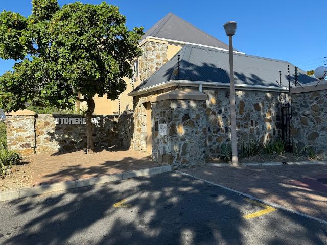 2 Bedroom Townhouse in Gordons Bay