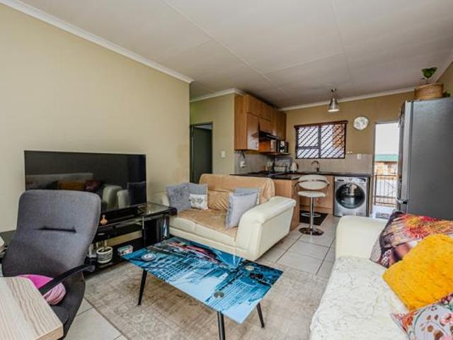 2 Bedroom Townhouse in Grobler Park