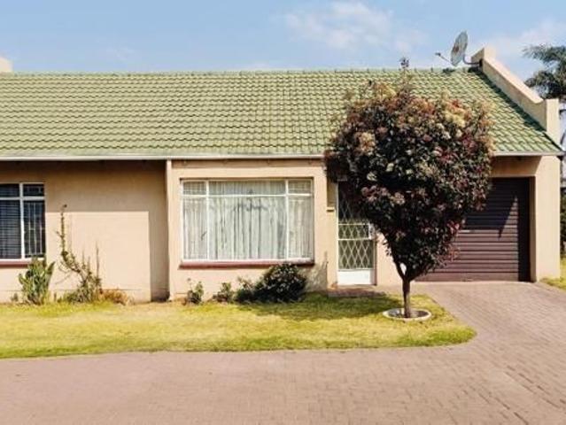 2 Bedroom Townhouse in Grobler Park