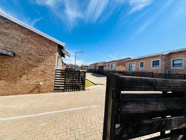 2 Bedroom Townhouse in Grobler Park