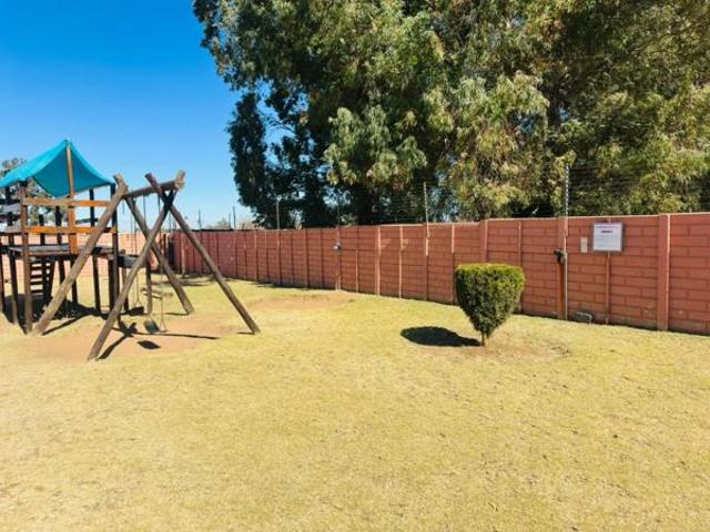 2 Bedroom Townhouse in Grobler Park