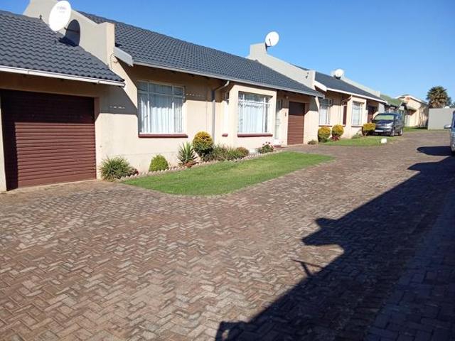 2 Bedroom Townhouse in Grobler Park