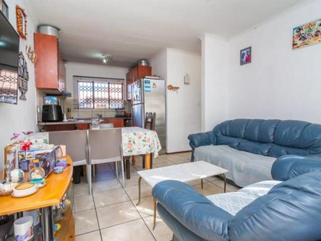 2 Bedroom Townhouse in Grobler Park