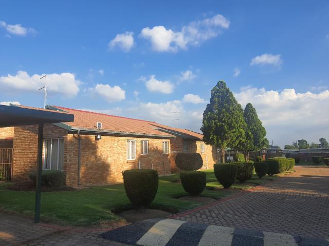 2 Bedroom Townhouse in Grobler Park