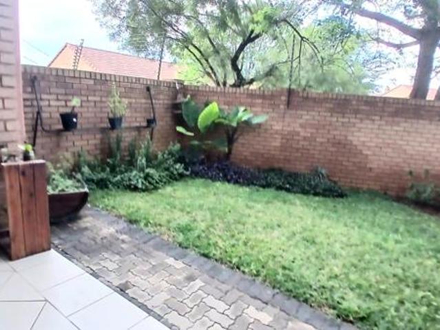 2 Bedroom Townhouse in Silver Lakes Golf Estate