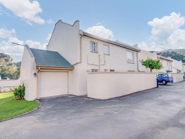 2 Bedroom Townhouse in Helderkruin