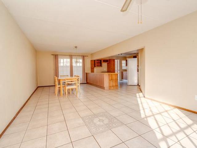 2 Bedroom Townhouse in Helderkruin
