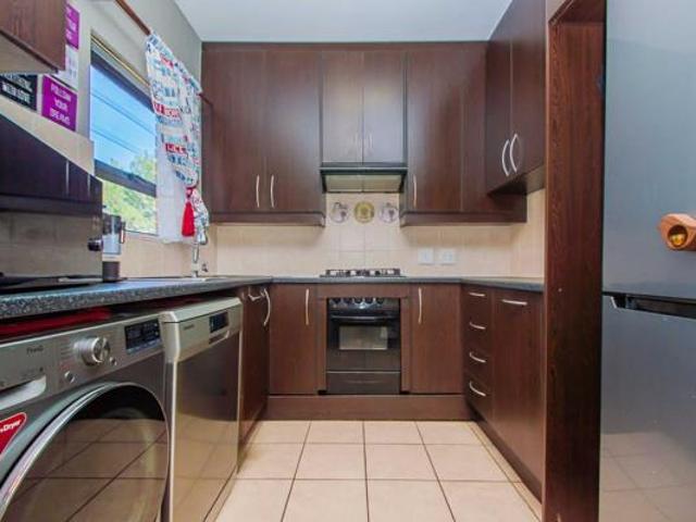 2 Bedroom Townhouse in Helderkruin