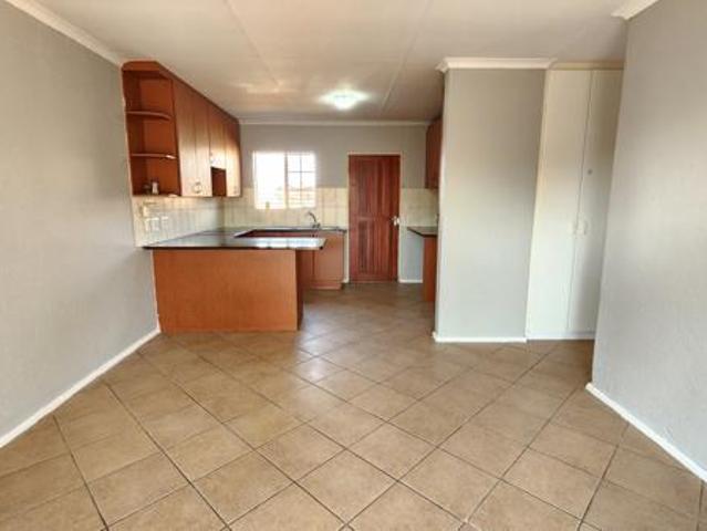 2 Bedroom Townhouse in Heuwelsig Estate