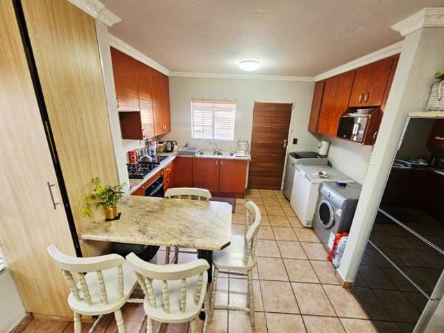 2 Bedroom Townhouse in Heuwelsig Estate