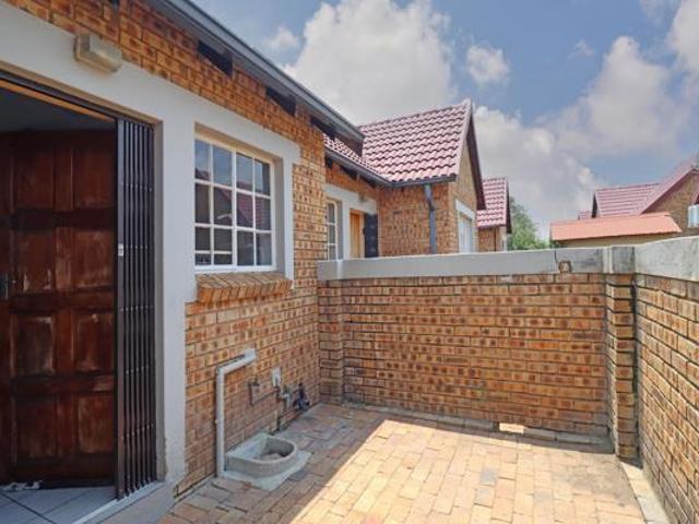 2 Bedroom Townhouse in Heuwelsig Estate