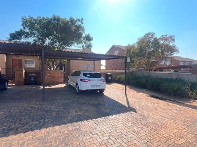 2 Bedroom Townhouse in Heuwelsig Estate