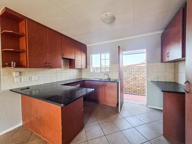 2 Bedroom Townhouse in Heuwelsig Estate