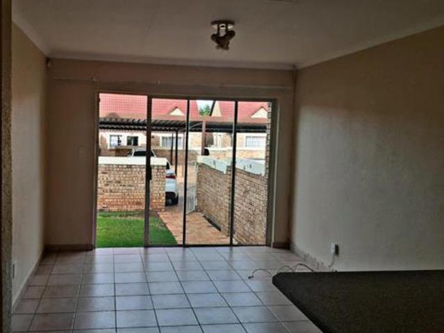 2 Bedroom Townhouse in Heuwelsig Estate