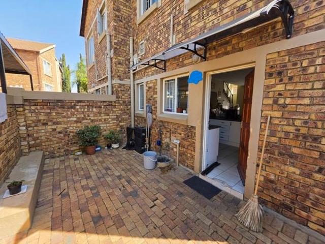2 Bedroom Townhouse in Heuwelsig Estate