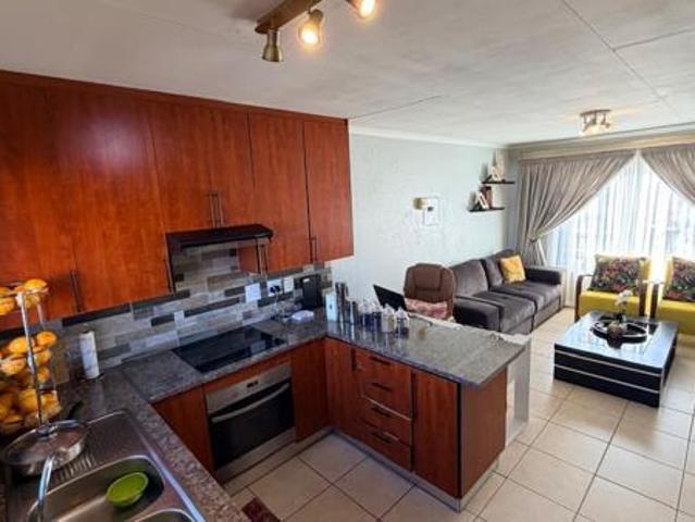 2 Bedroom Townhouse in Heuwelsig Estate