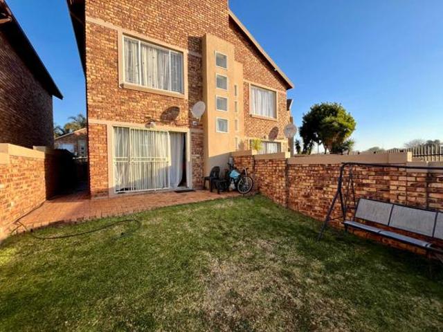 2 Bedroom Townhouse in Heuwelsig Estate