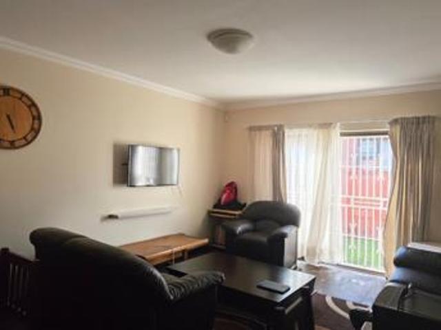 2 Bedroom Townhouse in Hillside