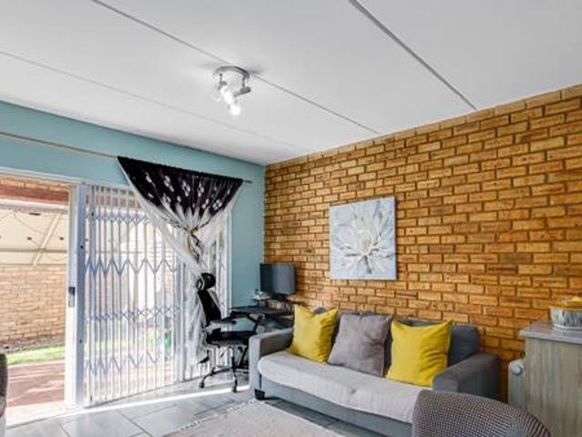 2 Bedroom Townhouse in Honey Park