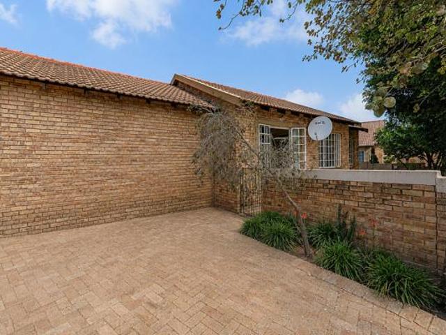 2 Bedroom Townhouse in Honeydew Manor