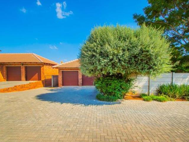 2 Bedroom Townhouse in Honeydew Ridge