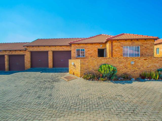 2 Bedroom Townhouse in Honeydew Ridge