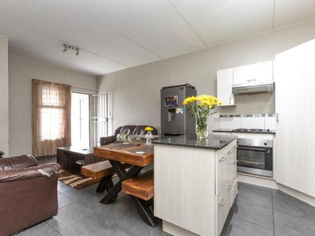 2 Bedroom Townhouse in Honeydew