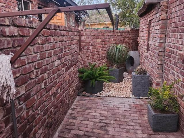 2 Bedroom Townhouse in Jan Kempdorp