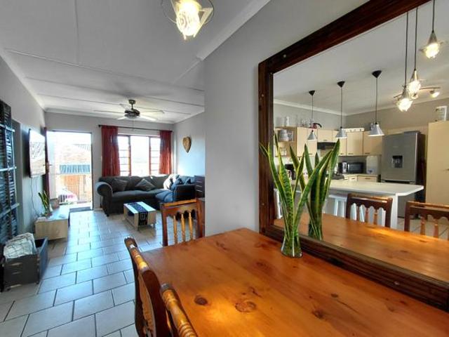 2 Bedroom Townhouse in Jeffreys Bay Central