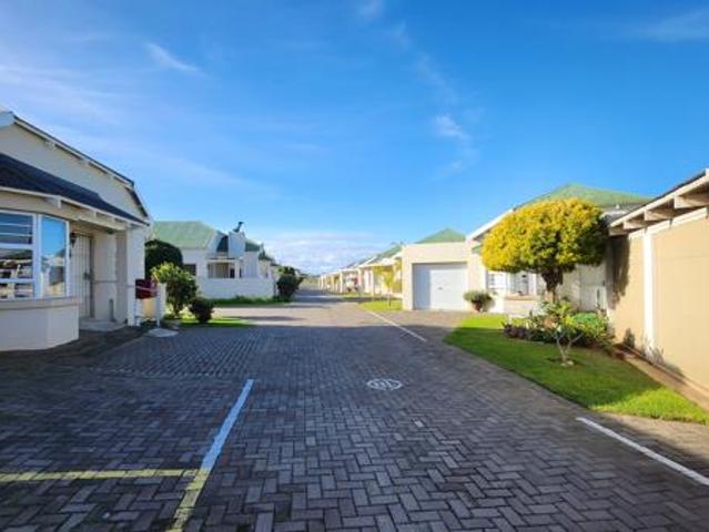 2 Bedroom Townhouse in Jeffreys Bay Central