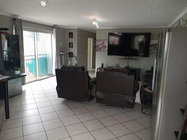 2 Bedroom Townhouse in Krugersdorp West