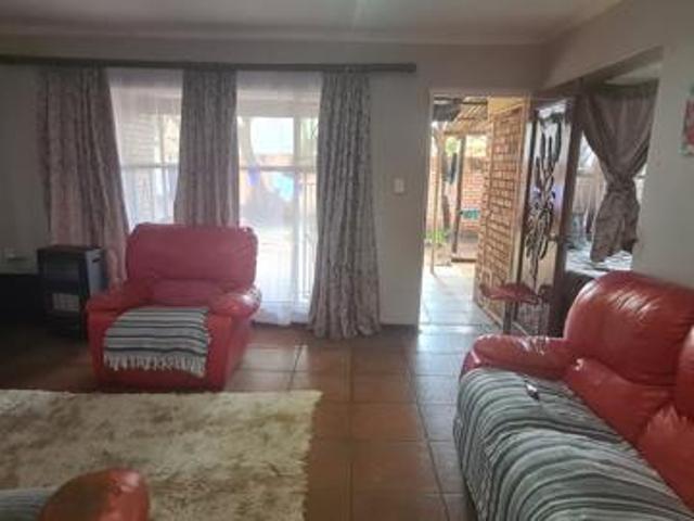 2 Bedroom Townhouse in Lydenburg Mashishing