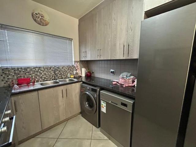 2 Bedroom Townhouse in Lynnwood Manor