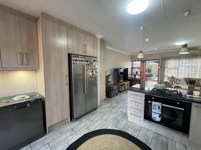 2 Bedroom Townhouse in Langenhoven Park