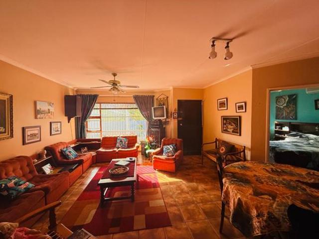 2 Bedroom Townhouse in Langenhoven Park