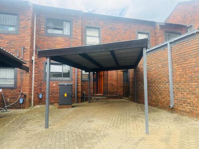 2 Bedroom Townhouse in Langenhoven Park