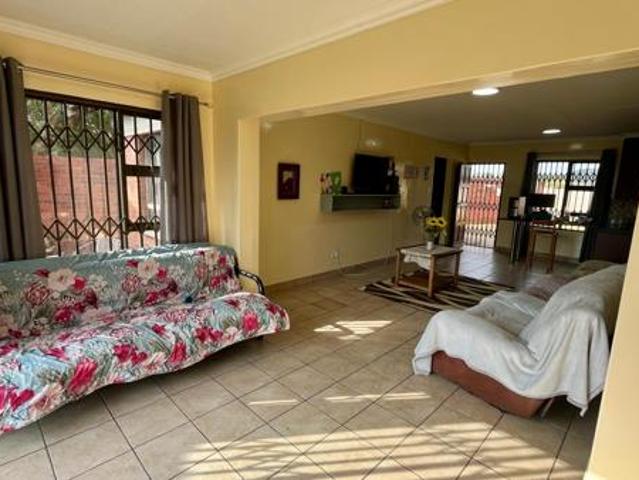 2 Bedroom Townhouse in Langenhoven Park