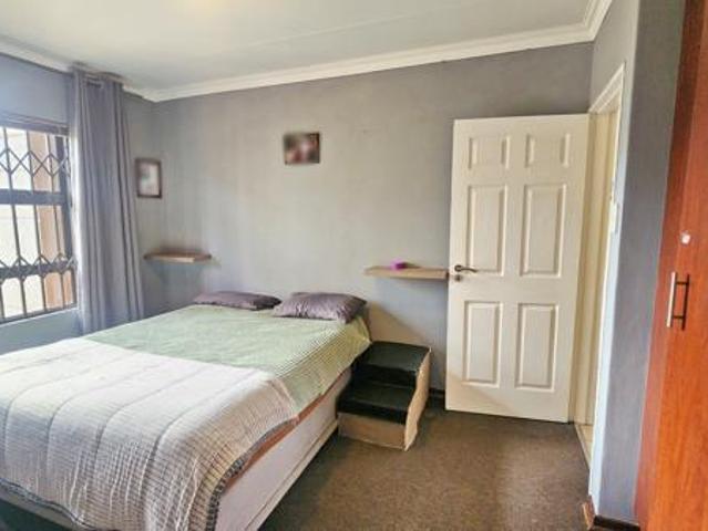 2 Bedroom Townhouse in Langenhoven Park
